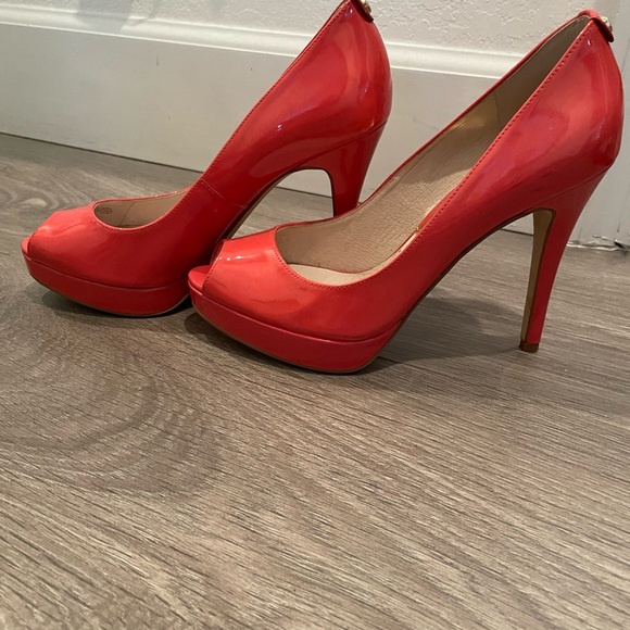 Michael Kors Melon color heel, 8M, barely worn! - Picture 3 of 3